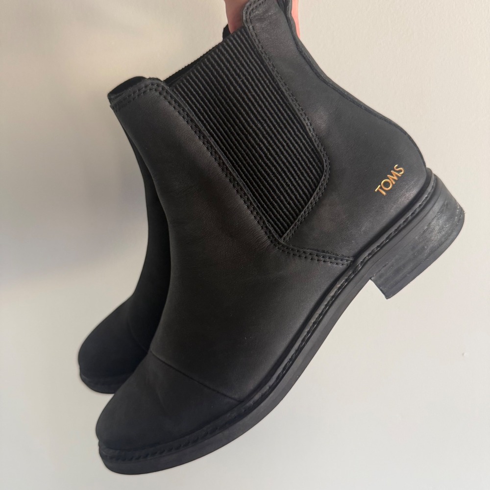 TOMS Charlie Boots Leather Ankle Chelsea Booties Cap Toe Black Women 6.5 Classic